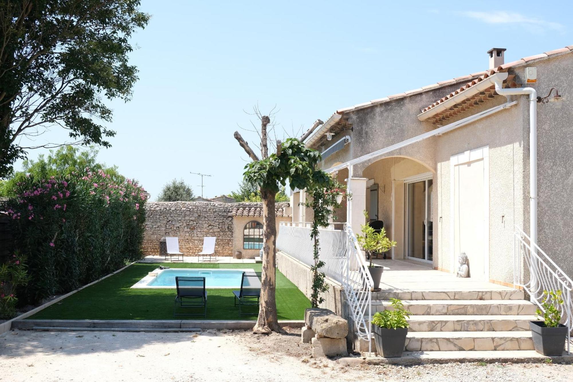 Pretty Detached House With Swimming Pool In The Village Of Mouries Zewnętrze zdjęcie